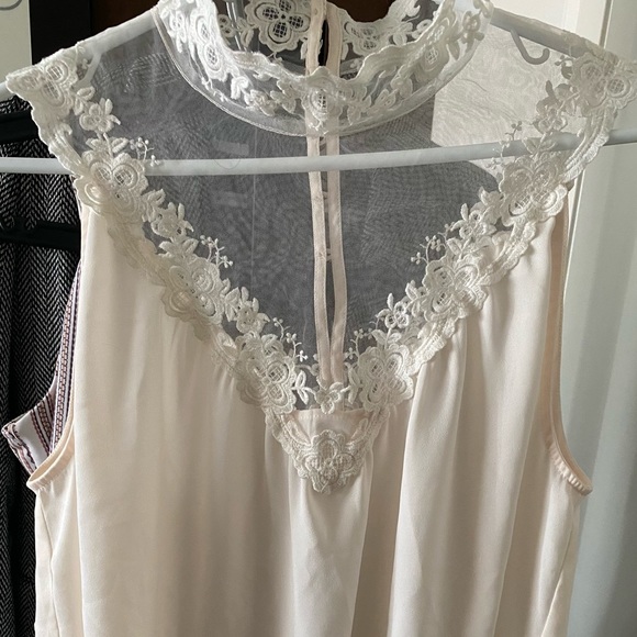 High Neck Sheer Lace Sleeveless Top - Picture 2 of 4